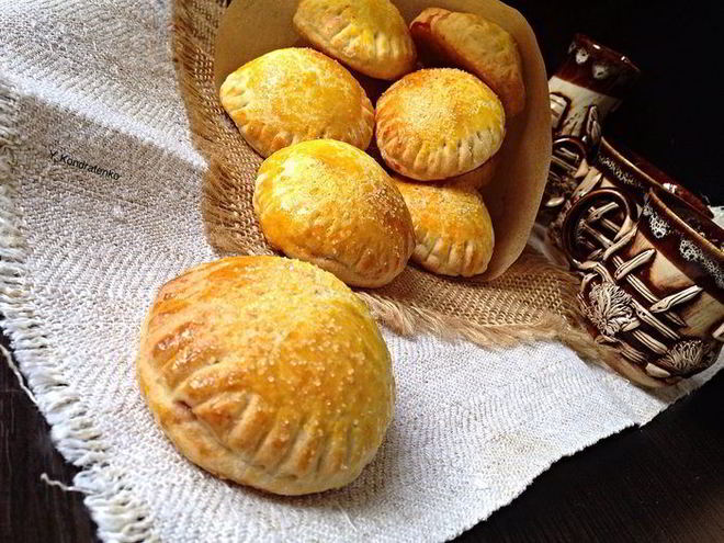 Рецепт творожных пирожков с ягодами