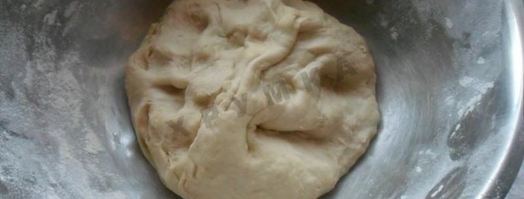 жареные дрожжевые пирожки с рисом яйцом и луком. Шаг 3