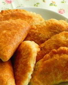 Жареные пирожки из слоеного теста