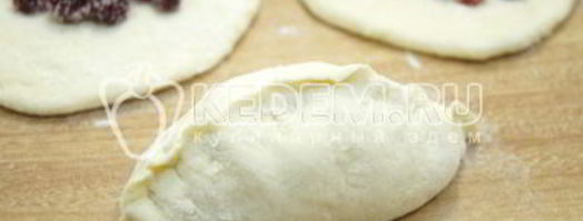 жареные пирожки с клюквой. Шаг 12