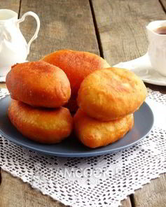 Жареные пирожки с творогом на сковороде