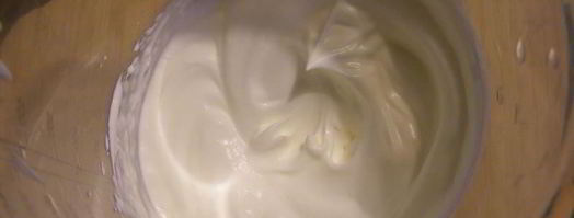 бисквитные пирожные маргаритки с заварным кремом и сливками. Шаг 6