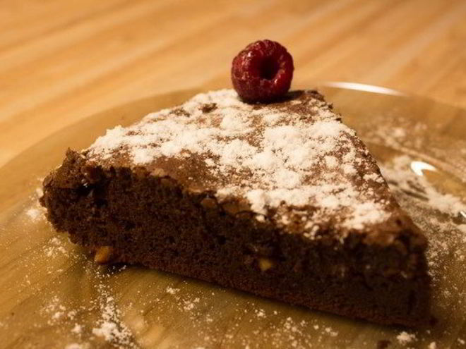 Рецепт брауни из горького шоколада с орехами