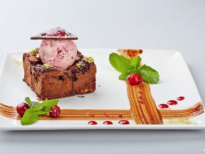 Рецепт брауни с клюквенным мороженым