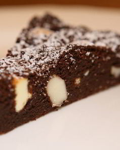 Брауни с макадамией и белым шоколадом