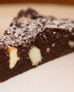 Брауни с макадамией и белым шоколадом