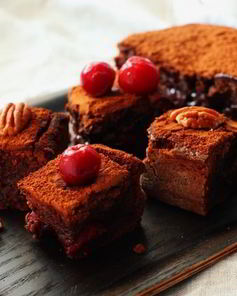 Брауни с вишней и орехами