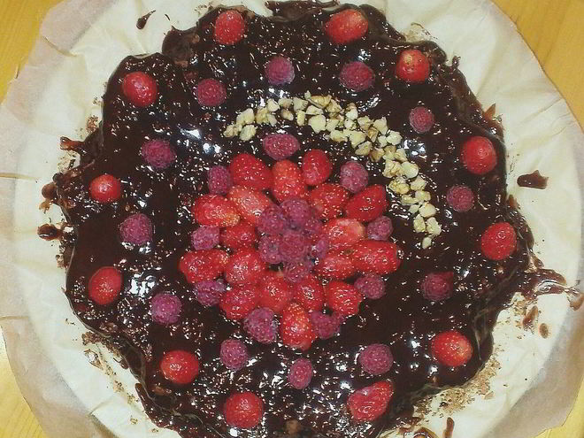 Рецепт брауни с земляникой и малиной