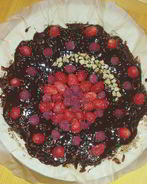 Брауни с земляникой и малиной