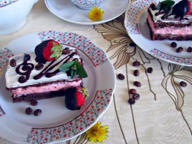 Рецепт кофейно-клубничного пирожное со сливочным кремом