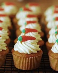 Морковно-миндальные пирожные со сливочным кремом