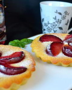 Нежнейшее пирожное со сливами без муки