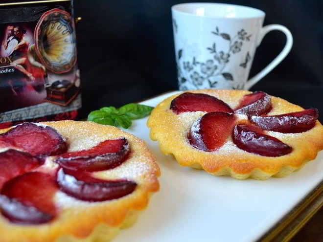 Рецепт нежнейшего пирожного со сливами без муки