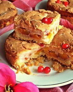 Нежное пирожное с персиками