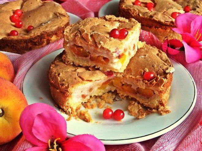 Рецепт нежного пирожного с персиками