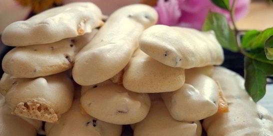 Пирожное Клюквенное безе