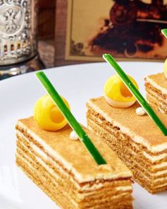 Пирожное Медовик