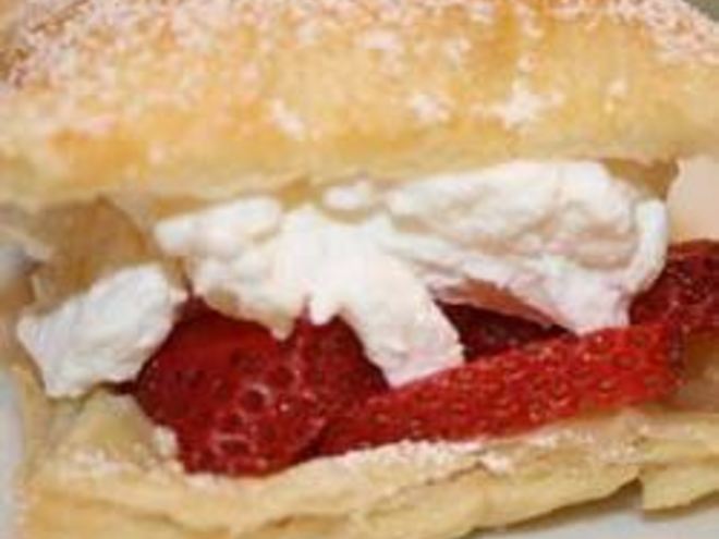 Рецепт пирожного с клубникой и сливками