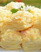 Пирожные из слоеного теста с ванильным кремом