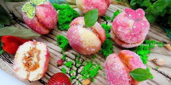 Пирожные Персики