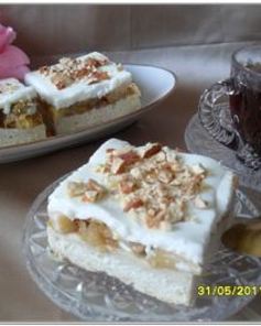 Пирожные с ревенем и яблоками