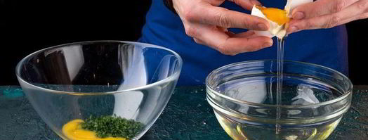 пирожные с творожным сыром, зеленью и красной икрой. Шаг 2