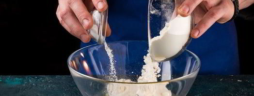 пирожные с творожным сыром, зеленью и красной икрой. Шаг 5