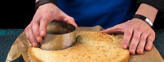 пирожные с творожным сыром, зеленью и красной икрой. Шаг 9