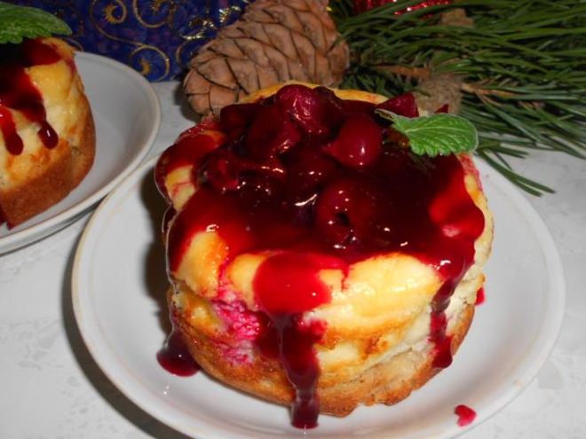 Рецепт пирожных с вишней и творожным кремом