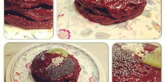 Шоколадное сырое пирожное с киви