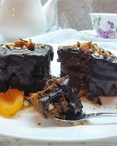 Шоколадные брауни с курагой и миндалем