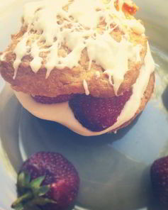 Заварные пирожные с клубникой