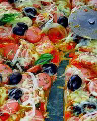 Пицца с помидорами