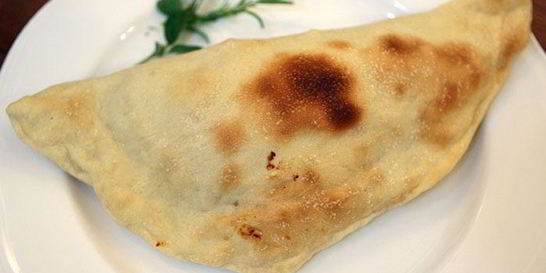 Итальянская закрытая пицца Калвазоне