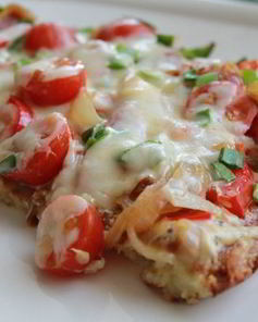 Картофельная пицца с колбасой и сыром