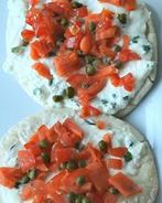 Мини-пицца с красной рыбой