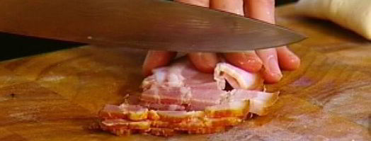 мини-пиццы с грудинкой, помидорами и оливками. Шаг 5