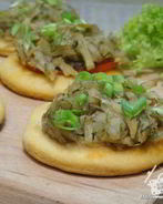 Мини-пиццы с картофельными шапочками