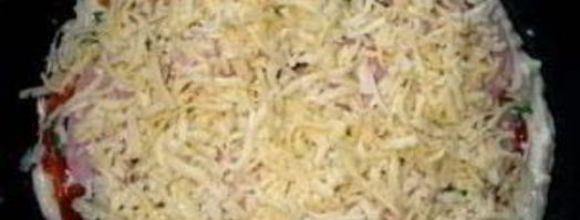 пицца на сковороде с сыром. Шаг 3