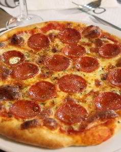 Пицца по-домашнему с колбасой