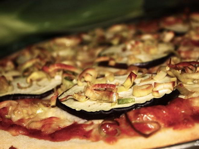 Рецепт пиццы с баклажанами и фаршем