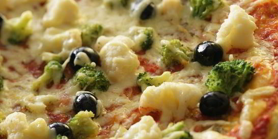 Пицца с брокколи и цветной капустой
