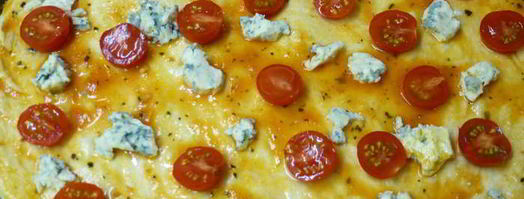 пицца с двумя видами сыра, черри и базиликом. Шаг 4