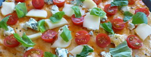 пицца с двумя видами сыра, черри и базиликом. Шаг 5