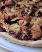 Пицца с грибами и курицей