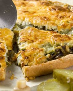 Пицца с грибами и солеными огурцами