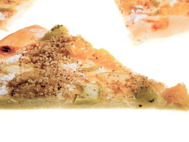 Рецепт пиццы с грушей, луком, орехами и двумя видами сыра