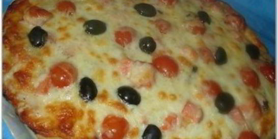 Пицца с колбасой и пицца с морепродуктами