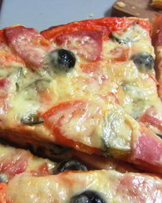 Пицца с колбасой по-немецки