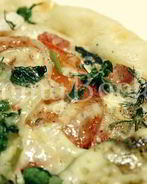 Пицца с колбасой